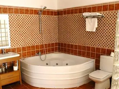 Hotel Donde Caparros كاربونيذاس 2*,  إسبانيا